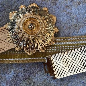Vintage gold metal medallion stretch belt